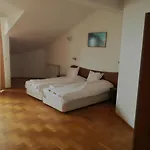 Шато Ветровитите Хълмове Hotel *