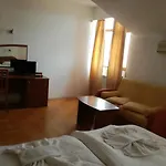 Шато Ветровитите Хълмове Hotel *