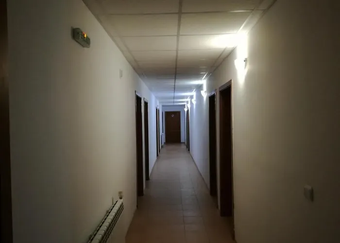 Шато Ветровитите Хълмове Szálloda *