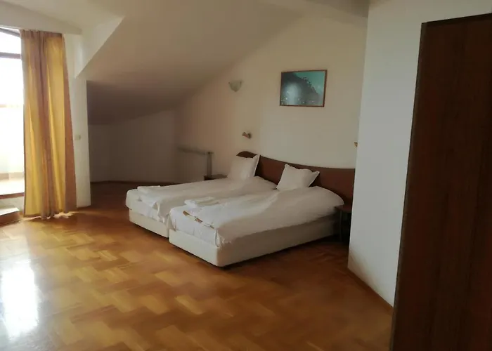 Шато Ветровитите Хълмове Szálloda *