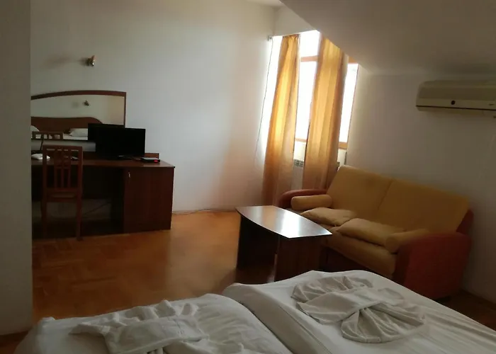 Шато Ветровитите Хълмове Szálloda *